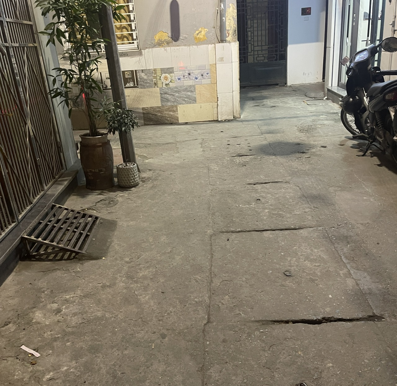 Bán nhà trong ngõ 132 Cầu Giấy, rất gần phố, ngõ rộng.   - Nhà lô góc 4 mặt ngõ xung quanh, thoáng - Ảnh chính